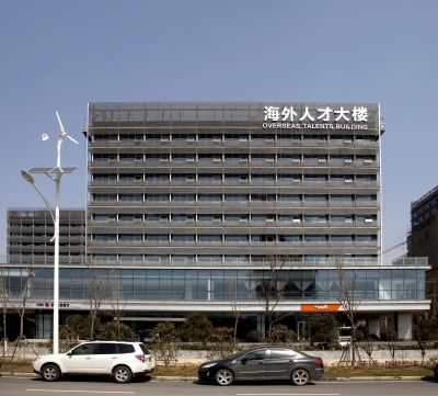 眼下,在未来科技城,海外人才大楼是最热闹的地方之一。每日,20余家企业,3000多名研发人员穿梭往来,步履匆匆。